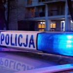 O cortador atacou no centro da cidade. De 17 anos de idade gravemente ferido, em andamento está arredondando