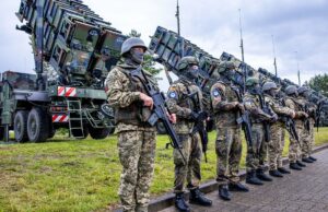 O deputado Eugene Vindman está “furioso” com a pausa para nós para armas para a Ucrânia O deputado Eugene Vindman está "furioso" com a pausa para nós para armas para a Ucrânia