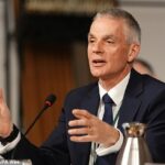 A empresa está enfrentando questões da série depois de ser atacada em três frentes nesta semana. Imagem: Tim Davie