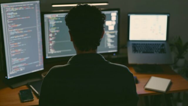 O engenheiro de software se torna viral para trabalhar em várias startups ao mesmo tempo

