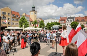 O especialista quebra marchas anti -itens. “O trabalho do charlatão político” O especialista quebra marchas anti -itens. "O trabalho do charlatão político"