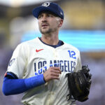 O ex-Dodger, Diamondbacks Gold Grove Shortstop, compartilhando a retirada de 3 anos
