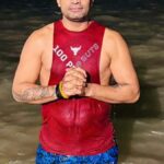 O ex -capitão da Índia Kabadi cai no rio resgatado pela polícia em Utarakhand em Haridwar