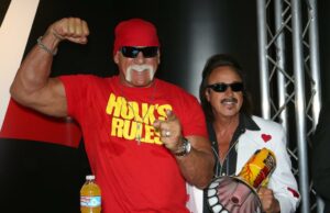 O ex -gerente de Hulka Hogan, Jimmy Hart, abre seus últimos momentos com um ícone de luta livre Hulk Hogan com Jimmy Hart um ao lado do outro se transforma na multidão durante o Raw in Intuit Dome em 6 de janeiro de 2025 em Inglewood, Califórnia.