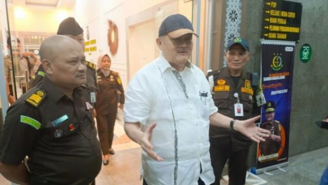 O ex -governador de South Sumatra, Alex Noerdin, suspeitou da corrupção da revitalização do mercado de Cinde

