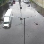 O excedente flash desencadeia a miséria de viagens quando centenas de voos são interrompidos ou atrasados: atualizações ao vivo
