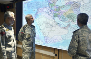 O exército do Irã se prepara para o novo ataque O exército do Irã se prepara para o novo ataque