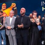 O filho de Hulk Hogan, Nick, juntou -se à WWE Stars para uma homenagem ao pai antes de segunda -feira à noite