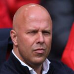 O gerente de slot do Liverpool Arne presta homenagem a Diogo Jota antes da partida de Preston