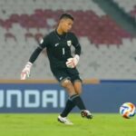 O goleiro da equipe da Indonésia Sub-23 baixando o segredo para destruir a Tailândia