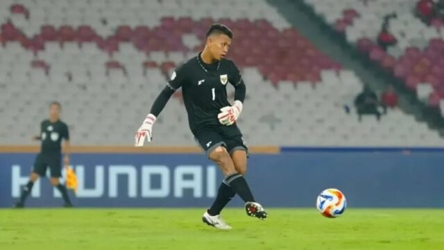 O goleiro da equipe da Indonésia Sub-23 baixando o segredo para destruir a Tailândia

