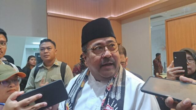 O governador de Pramono, Yakarta, participando do fórum da ONU, Rano Karno: sem Caleng!

