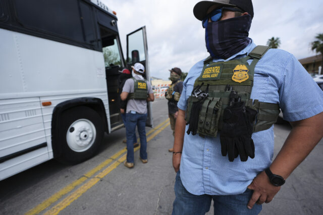 O governo Trump tem que negar o público do migrante

