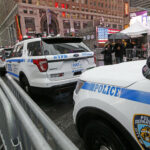 O homem acusou de torcer 10 veículos comutório em Brooklyn