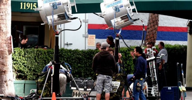 O impulso do crédito tributário cinematográfico da Califórnia foi oficialmente assinado para atrair empregos de Hollywood


