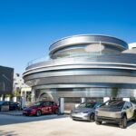 O jantar retro-futurístico de Tesla abre oficialmente enquanto Elon Musk se refere a mais locais