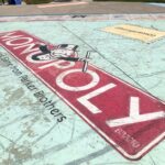 O Sr. Monopoly está no monopólio do parque em San ...