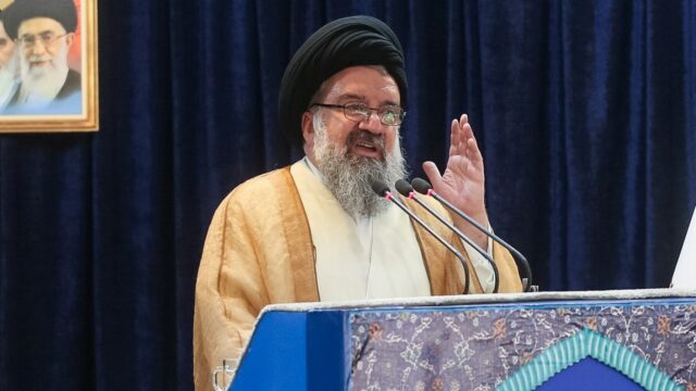 O mais alto clérigo iraniano exige a execução de Trump

