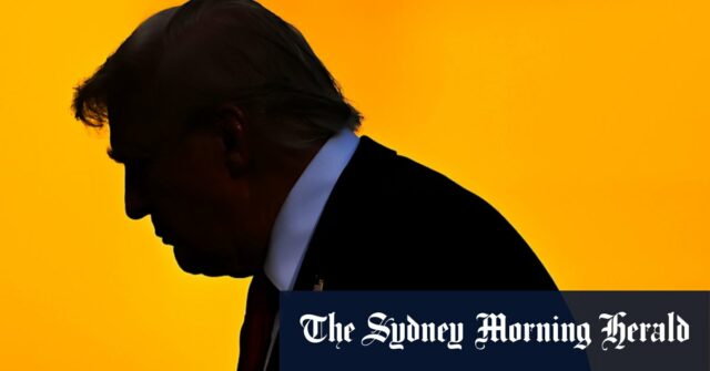 O maníaco de Trump 48 horas na verdade do social, postando sobre algo, mas Estin


