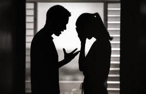 O marido bloqueia a esposa de uma vez com seu filho, o motivo O marido bloqueia a esposa de uma vez com seu filho, o motivo