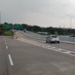 O microônibus mergulhou nos campos de arroz da estrada de pedágio de Semarang-Solo, um foi morto