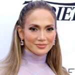 O mini vestido vermelho de Jennifer Lopez está exausto, mas esse aspecto semelhante de $ 45 não é