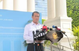 O ministro Amran disse que a rupia pode ser de RP 1.000 por dólar devido à transmissão subsequente, este é o cálculo O ministro Amran disse que a rupia pode ser de RP 1.000 por dólar devido à transmissão subsequente, este é o cálculo