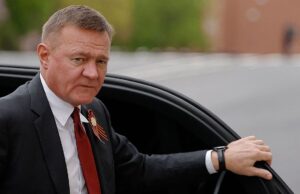 O ministro russo encontrou relógios mortos depois que Putin o disparou O ministro russo encontrou relógios mortos depois que Putin o disparou