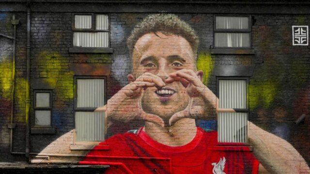 O mural de Diogo Jota foi concluído perto do Estádio Liverpool

