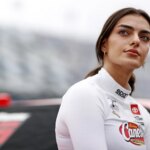 O piloto e modelo da NASCAR Toni Breididence competirá na American Egyptian Hole League para um propósito de caridade