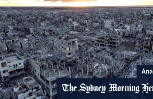 O plano de Israel ‘Cidade Humanitária’ em ruínas Rafah joga o caminho para a ‘Gaza Riviera’ de Trump, de Trump Moradas improvisadas no acampamento para palestinos na área de Al-Mawasi de janeiro.