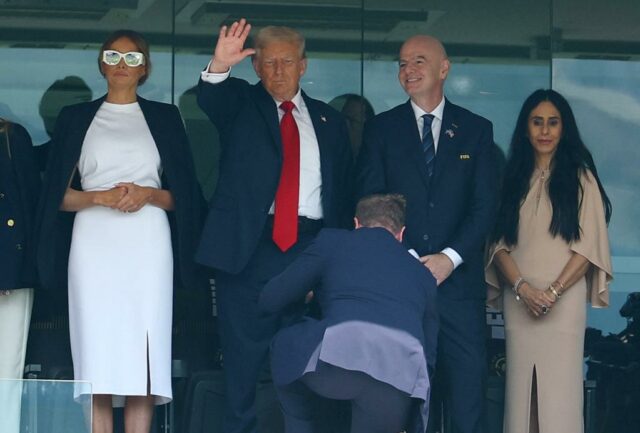O presidente Trump e a primeira -dama Melania chegam ao estádio MetLife para aplausos para a final da Copa do Mundo do Clube da FIFA

