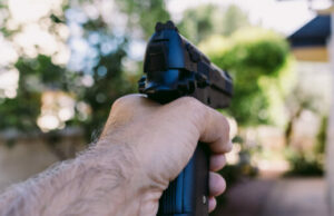 O presidente do Conselho Escolar, Kentucky, renunciou ao Facebook Post, supostamente contratando “Shoot Republican” O presidente do Conselho Escolar, Kentucky, renunciou ao Facebook Post, supostamente contratando "Shoot Republican"