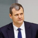 O primeiro -ministro europeu renuncia após protestos contra sessões financeiras anteriores