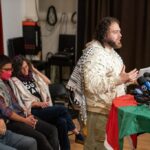O advogado de direitos civis Glenn Katon apela na quarta -feira, 30 de julho de 2025, a mídia e os paroquianos durante uma conferência de imprensa para apoiar a cafeteria de Jerusalém na comunidade de East Bay, em Oakland. (BC). (Don Feria para o Bay Area News Group)