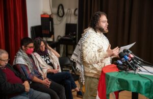 O proprietário do Oakland Café decide de volta após o Departamento de Justiça, queixas da ADL: “Minhas palavras parecem pequenas nos escombros das experiências humanas perdidas” O advogado de direitos civis Glenn Katon apela na quarta -feira, 30 de julho de 2025, a mídia e os paroquianos durante uma conferência de imprensa para apoiar a cafeteria de Jerusalém na comunidade de East Bay, em Oakland. (BC). (Don Feria para o Bay Area News Group)