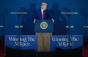 O que é acordado ai? O CEO da Tesla, Elon Musk, aperta as mãos do presidente Donald Trump no Salão Oval