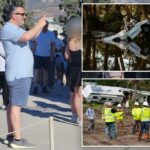 O senador Ted Cruz na foto em Partenon, em férias gregas, depois que inundações destrutivas no Texas mataram pelo menos 105 pessoas