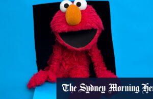 O sistema 10 de Elmo é hackeado, postar mensagens anti -semitas e racistas Elmo, um alegre Muppet vermelho criado em 1979, mas Forever 3½, tem mais de 650.000 seguidores em X.