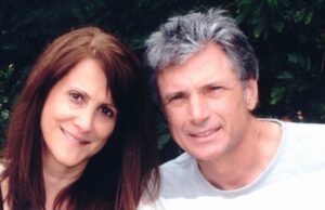 O supervisor musical de ‘American Idol’ e seu marido encontrado morto em sua casa em Los Angeles Vítimas de assassinato Robin Kaye Thomas DeLuca de Luca American Idol Produce