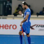 O time de hóquei masculino da Índia perde quase 2-3 jogos contra a Inglaterra