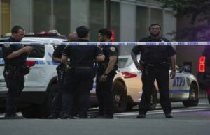 O tiroteio nos Estados Unidos Manhattan, 5 pessoas foram mortas, incluindo policiais e autores. O tiroteio nos Estados Unidos Manhattan, 5 pessoas foram mortas, incluindo policiais e autores.