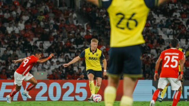 O treinador de Oxford United ficou impressionado com os seguidores indonésios

