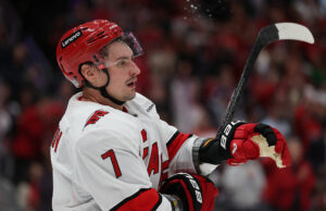 O zagueiro de New Sharks discute o difícil resultado dos furacões da Carolina O zagueiro de New Sharks discute o difícil resultado dos furacões da Carolina