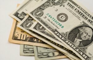 Oakland, você foi preso porque ele chantageou a suposta chantagem dos usuários do Grindr. Ele disse ao policial que ele era apenas um gigolo Oakland, você foi preso porque ele chantageou a suposta chantagem dos usuários do Grindr. Ele disse ao policial que ele era apenas um gigolo