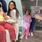 Olivia Munn revela que sua mãe tem câncer de mama depois que a atriz derrotou sua própria luta com uma doença mortal