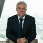O principal etico de petróleo russo Andrey Badalov, 62 anos, morreu depois de cair de uma janela