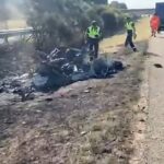 Os restos de Lamborghini contendo Diogo Jota e seu irmão Andre. Os paramédicos lutaram para salvar os homens após o acidente por volta de 12,35 hoje