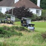 Agentes do Serviço Secreto em Buggies de Golfe realizam pesquisas em Trump Turnberry antes do golfe redondo de Donald Trump ainda hoje