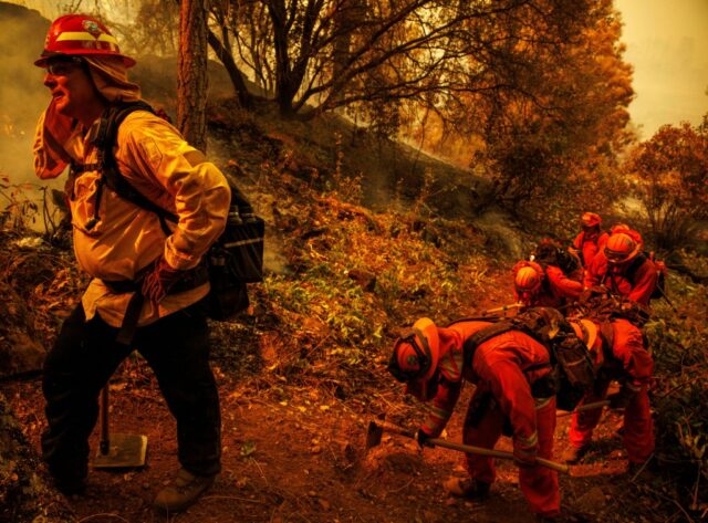 Opinião: Os bombeiros dos ocupantes arremessam suas vidas para salvar o estado. Você ganha melhor pagamento.

